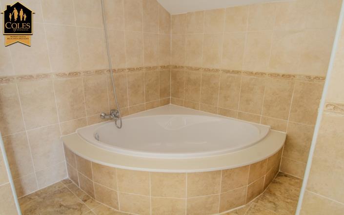 Image No.28-4 Bed Villa / Detached for sale