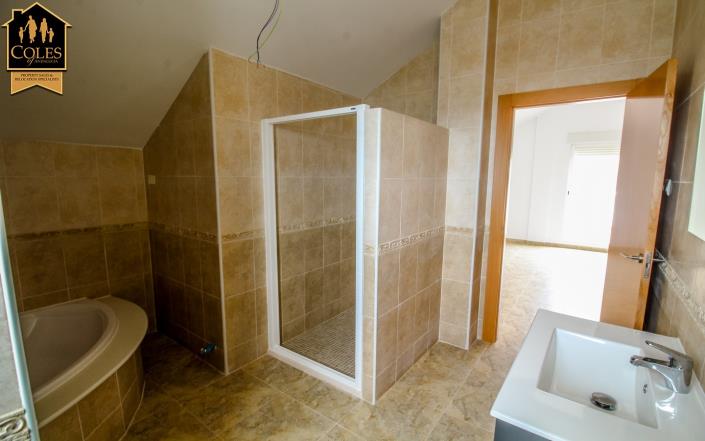 Image No.29-4 Bed Villa / Detached for sale