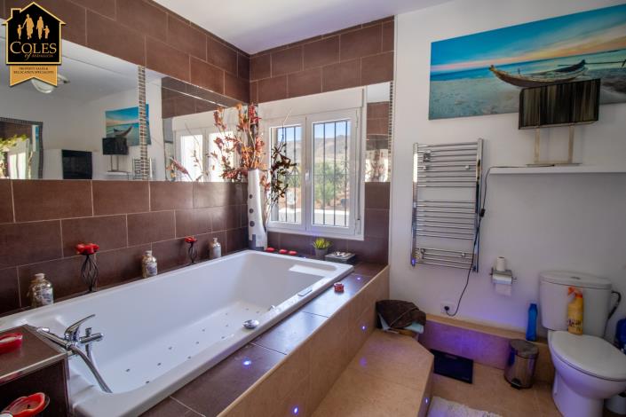 Image No.22-5 Bed Villa / Detached for sale