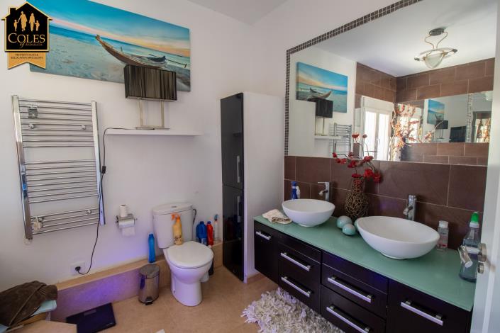 Image No.23-5 Bed Villa / Detached for sale