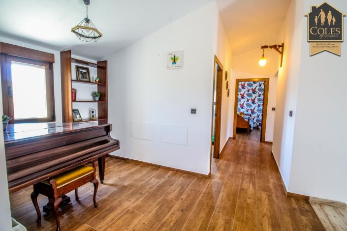 Image No.21-6 Bed Cortijo for sale