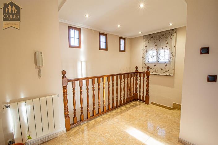 Image No.25-5 Bed Villa / Detached for sale