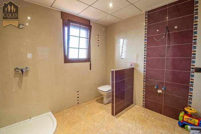 Image No.28-5 Bed Villa / Detached for sale