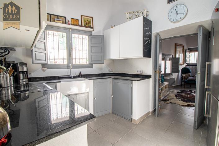 Image No.9-2 Bed Townhouse for sale