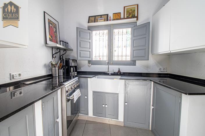 Image No.10-2 Bed Townhouse for sale