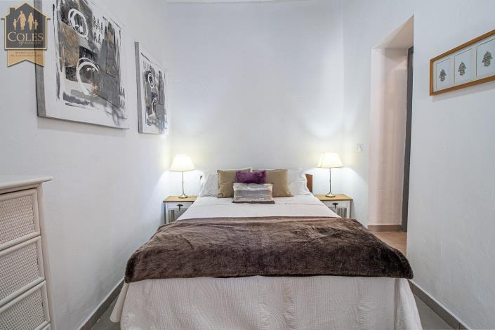 Image No.21-2 Bed Townhouse for sale