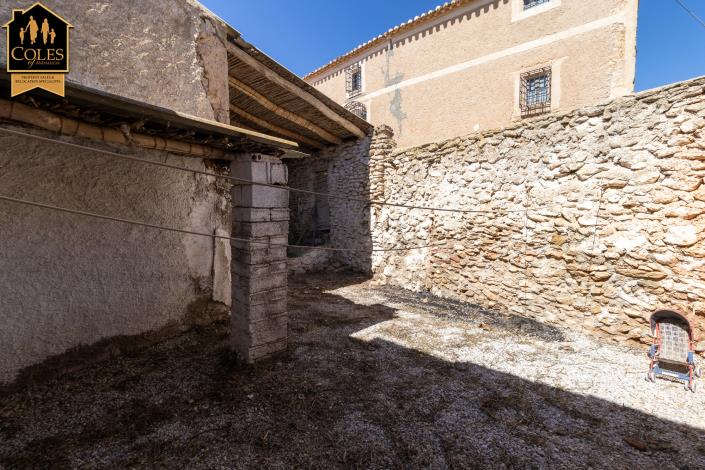 Image No.25-5 Bed Townhouse for sale