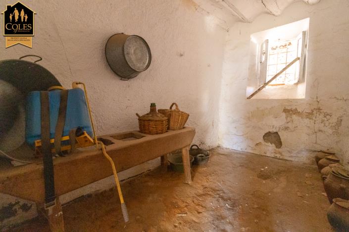 Image No.30-5 Bed Townhouse for sale