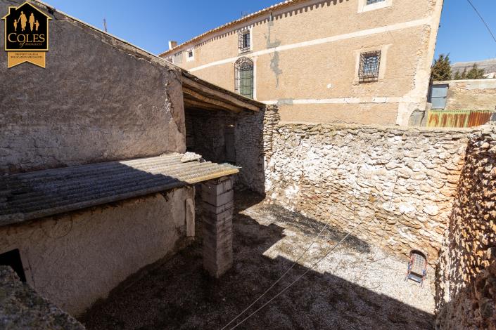 Image No.37-5 Bed Townhouse for sale