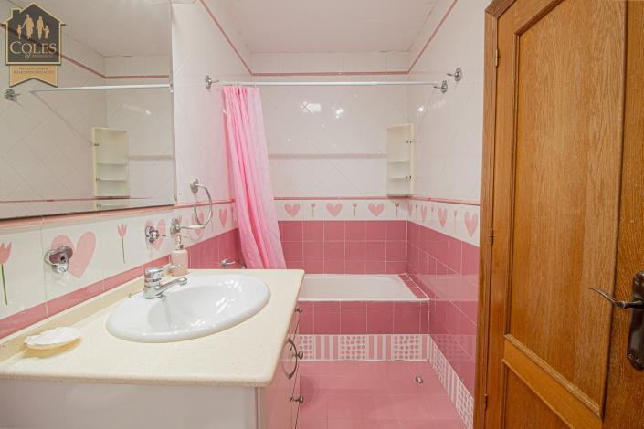 Image No.15-3 Bed Apartment for sale