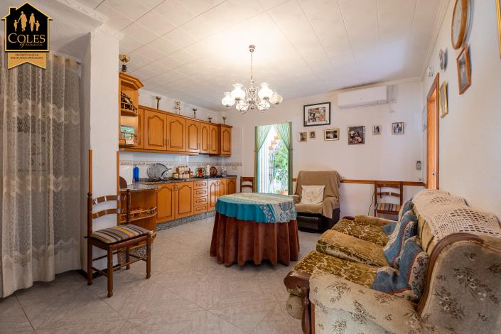 Image No.7-6 Bed Townhouse for sale