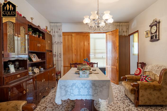 Image No.8-6 Bed Townhouse for sale