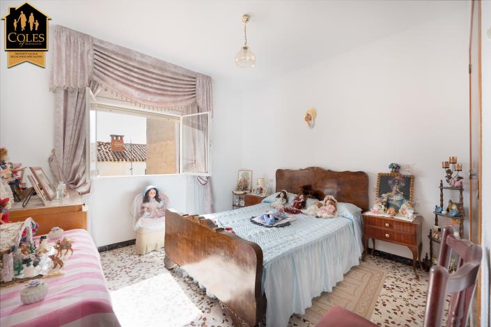 Image No.10-6 Bed Townhouse for sale