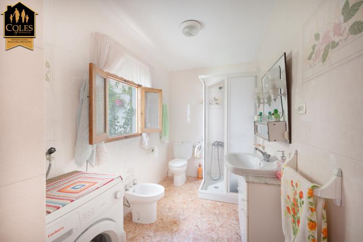 Image No.20-6 Bed Townhouse for sale