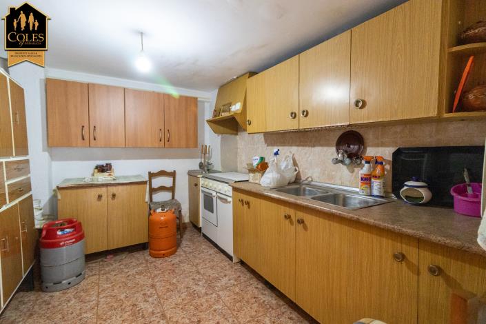 Image No.24-6 Bed Townhouse for sale