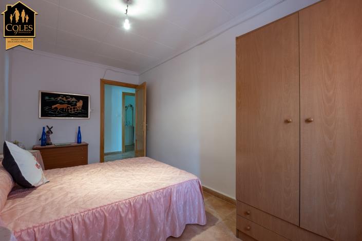 Image No.16-5 Bed Townhouse for sale