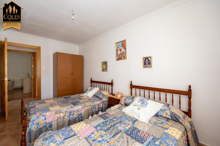 Image No.17-5 Bed Townhouse for sale