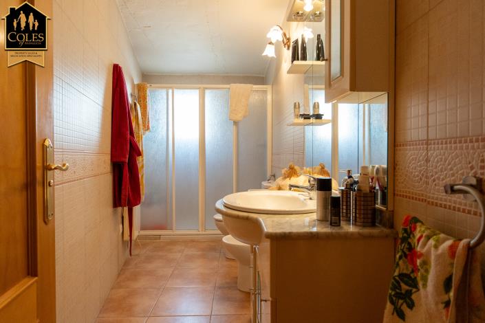 Image No.25-5 Bed Townhouse for sale