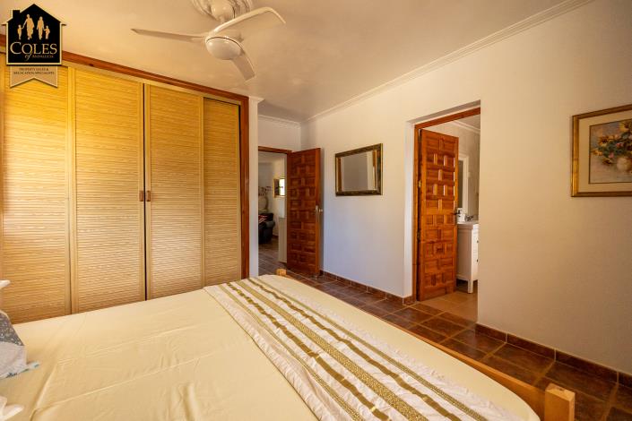 Image No.26-7 Bed Villa / Detached for sale