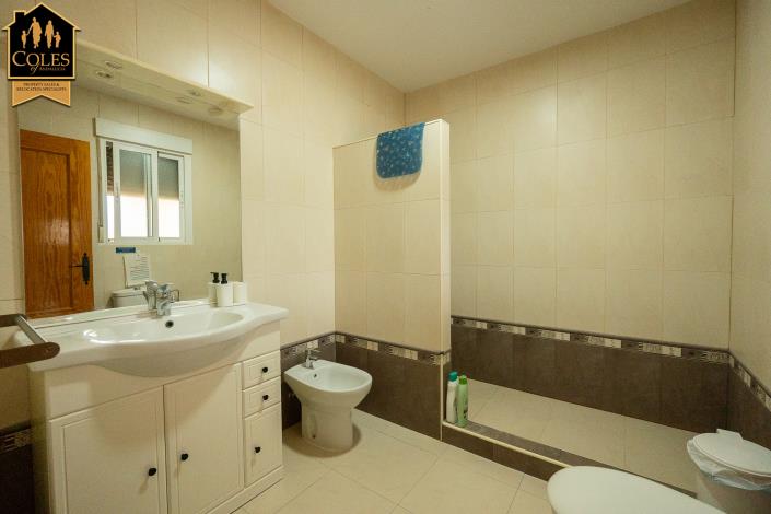 Image No.31-7 Bed Villa / Detached for sale