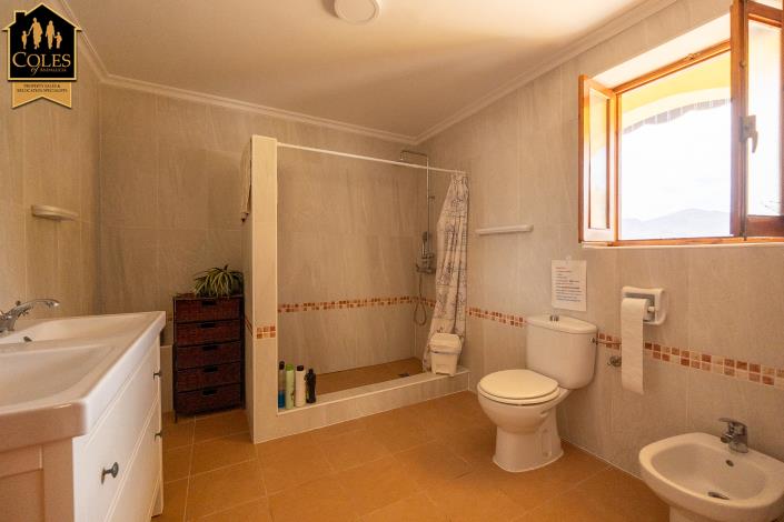 Image No.30-7 Bed Villa / Detached for sale