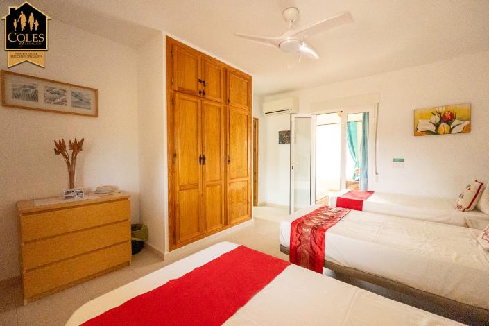 Image No.33-7 Bed Villa / Detached for sale