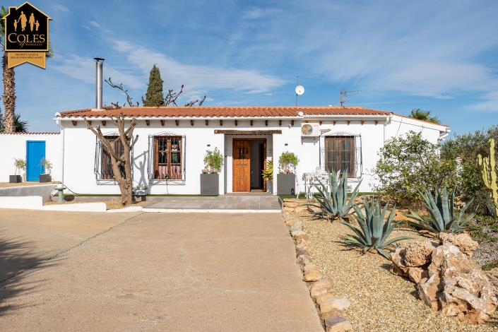 Image No.12-6 Bed Villa / Detached for sale