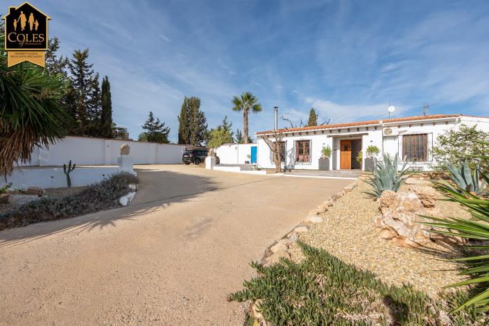 Image No.13-6 Bed Villa / Detached for sale