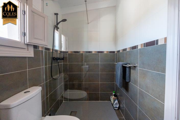 Image No.28-6 Bed Villa / Detached for sale