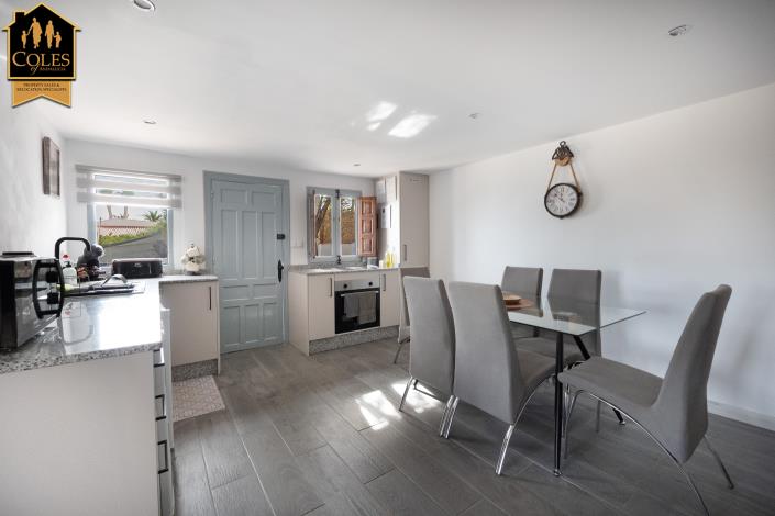 Image No.33-6 Bed Villa / Detached for sale