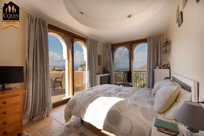 Image No.26-3 Bed Villa / Detached for sale