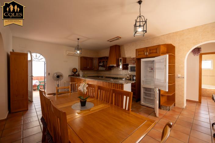 Image No.20-6 Bed Villa / Detached for sale
