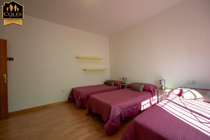 Image No.28-6 Bed Villa / Detached for sale