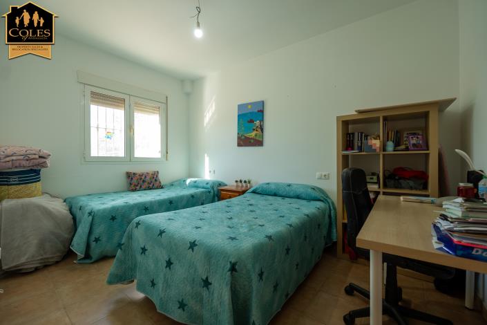 Image No.37-6 Bed Villa / Detached for sale