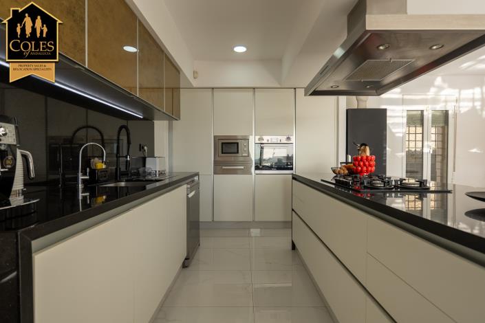 Image No.11-4 Bed Villa / Detached for sale