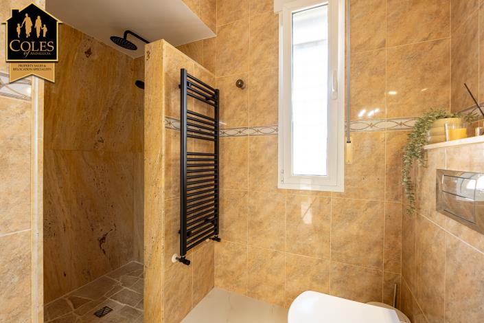 Image No.19-4 Bed Villa / Detached for sale