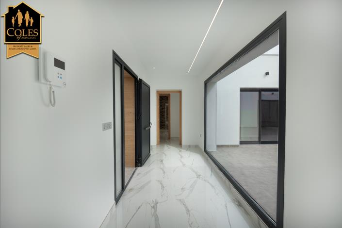 Image No.11-3 Bed Villa / Detached for sale