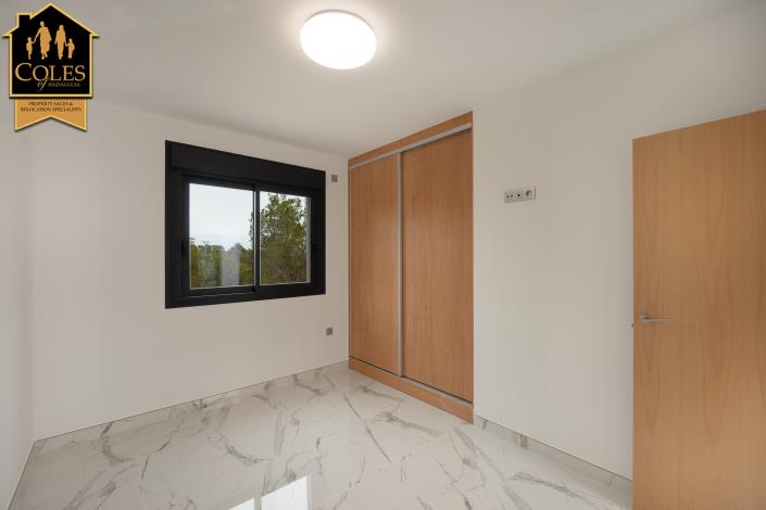 Image No.15-3 Bed Villa / Detached for sale