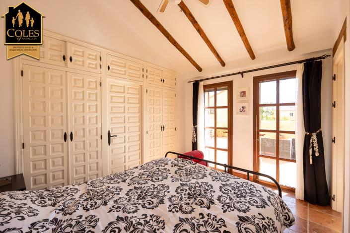 Image No.23-3 Bed Villa / Detached for sale