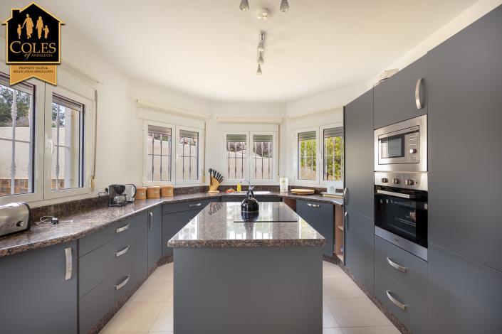 Image No.14-4 Bed Villa / Detached for sale