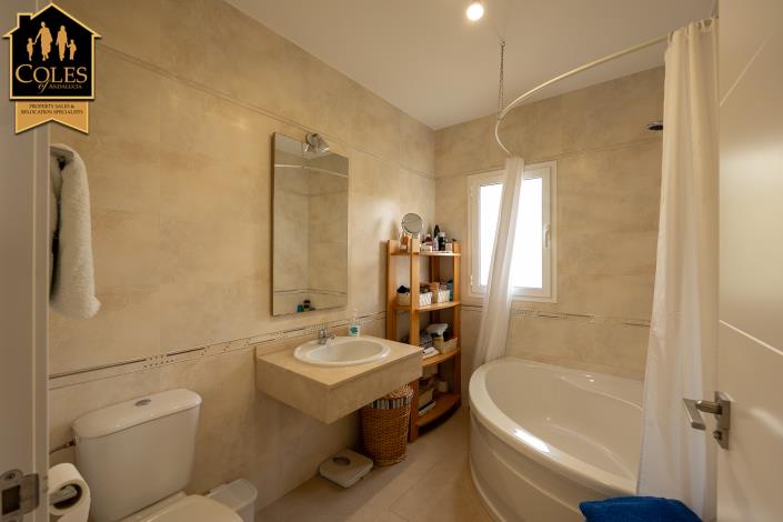 Image No.22-4 Bed Villa / Detached for sale