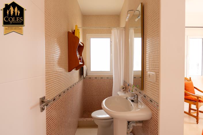 Image No.28-4 Bed Villa / Detached for sale