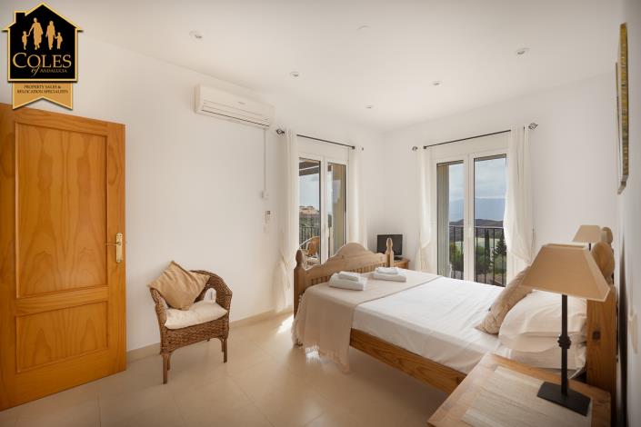 Image No.31-4 Bed Villa / Detached for sale