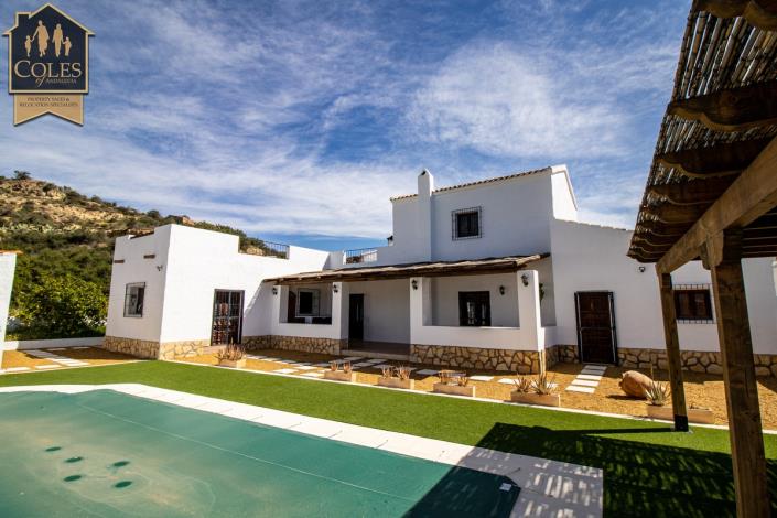 Image No.6-4 Bed Villa / Detached for sale