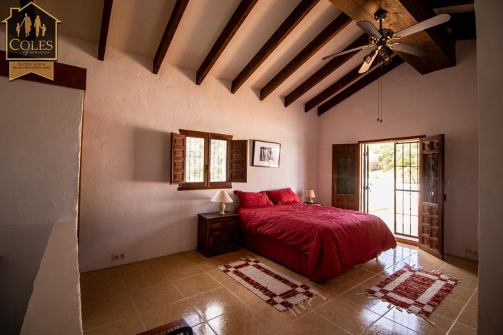 Image No.37-4 Bed Villa / Detached for sale