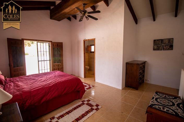 Image No.38-4 Bed Villa / Detached for sale