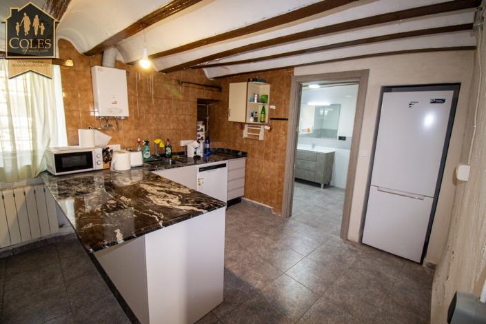 Image No.17-6 Bed Townhouse for sale