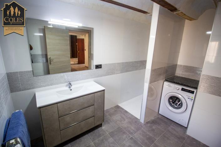 Image No.20-6 Bed Townhouse for sale