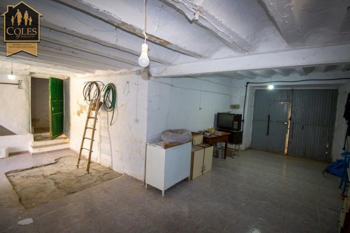 Image No.22-6 Bed Townhouse for sale