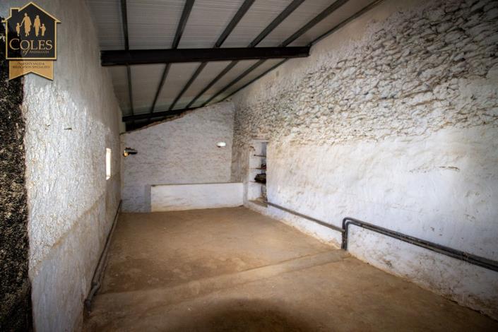 Image No.25-6 Bed Townhouse for sale